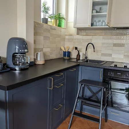 Saska Kepa Apartment